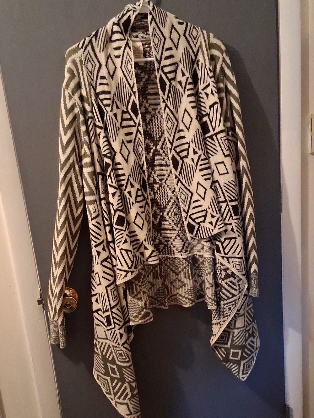 Faded Glory Olive and Ivory Geometric Open-Front Cardigan